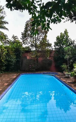 Casa para alugar com 568m², 4 quartos e 2 vagasPiscina