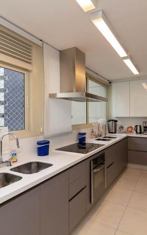 Apartamento à venda com 240m², 4 quartos e 4 vagasCozinha