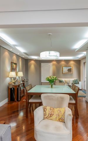 Apartamento à venda com 137m², 3 quartos e 3 vagas Apartamento à venda com 137m², 3 quartos e 3 vagasSala de TV