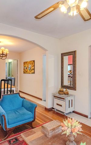 Casa à venda com 268m², 5 quartos e 5 vagasSala