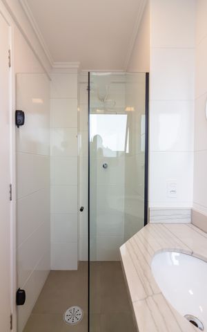 Apartamento à venda com 83m², 2 quartos e 2 vagas Apartamento à venda com 83m², 2 quartos e 2 vagasBanheiro da Suíte