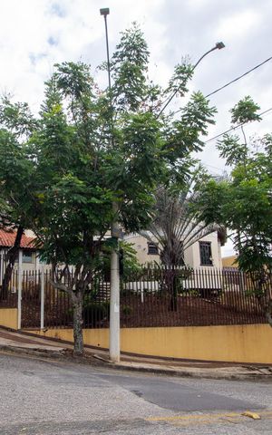 Casa para alugar com 589m², 5 quartos e 10 vagas Casa para alugar com 589m², 5 quartos e 10 vagasFachada