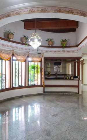Casa para alugar com 589m², 5 quartos e 10 vagas Casa para alugar com 589m², 5 quartos e 10 vagasSala