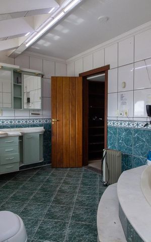 Casa para alugar com 589m², 5 quartos e 10 vagas Casa para alugar com 589m², 5 quartos e 10 vagasBanheiro da Suíte 1