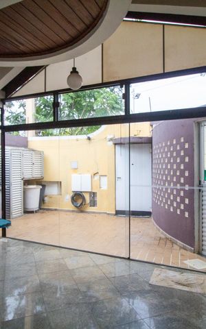 Casa para alugar com 589m², 5 quartos e 10 vagas Casa para alugar com 589m², 5 quartos e 10 vagasÁrea de Serviço