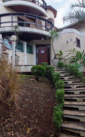 Casa para alugar com 589m², 5 quartos e 10 vagas Casa para alugar com 589m², 5 quartos e 10 vagasEntrada