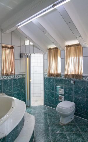 Casa para alugar com 589m², 5 quartos e 10 vagas Casa para alugar com 589m², 5 quartos e 10 vagasBanheiro da Suíte 1
