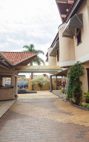Casa para alugar com 589m², 5 quartos e 10 vagas Casa para alugar com 589m², 5 quartos e 10 vagasÁrea externa