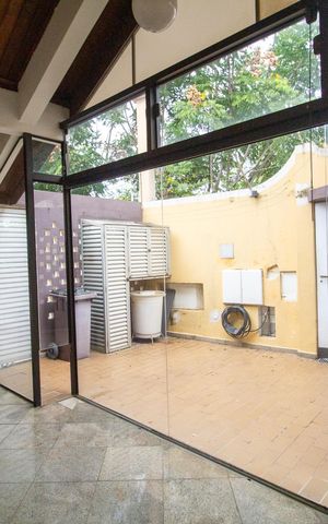 Casa para alugar com 589m², 5 quartos e 10 vagas Casa para alugar com 589m², 5 quartos e 10 vagasÁrea de Serviço