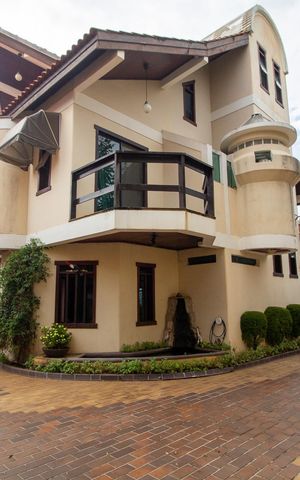 Casa para alugar com 589m², 5 quartos e 10 vagas Casa para alugar com 589m², 5 quartos e 10 vagasÁrea externa