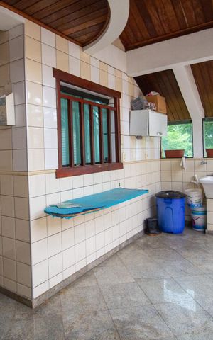Casa para alugar com 589m², 5 quartos e 10 vagas Casa para alugar com 589m², 5 quartos e 10 vagasÁrea de Serviço