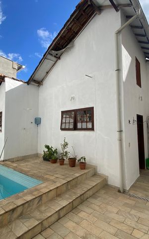 Casa à venda com 156m², 3 quartos e sem vaga Casa à venda com 156m², 3 quartos e sem vagaÁrea Externa