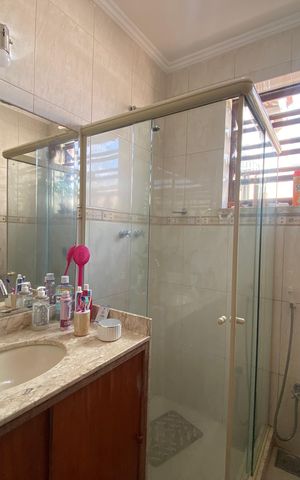 Casa à venda com 156m², 3 quartos e sem vaga Casa à venda com 156m², 3 quartos e sem vagaBanheiro