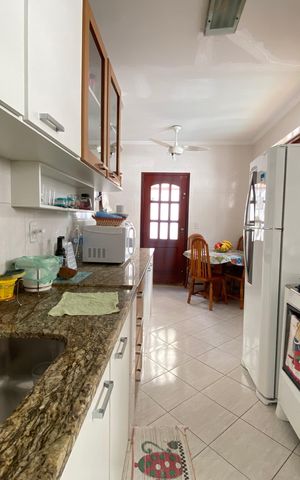 Casa à venda com 156m², 3 quartos e sem vaga Casa à venda com 156m², 3 quartos e sem vagaCozinha