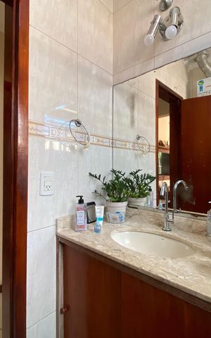 Casa à venda com 156m², 3 quartos e sem vaga Casa à venda com 156m², 3 quartos e sem vagaBanheiro