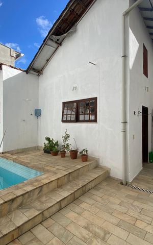 Casa à venda com 156m², 3 quartos e sem vaga Casa à venda com 156m², 3 quartos e sem vagaÁrea Externa