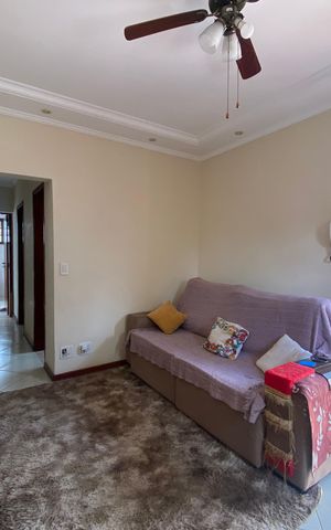 Casa à venda com 156m², 3 quartos e sem vaga Casa à venda com 156m², 3 quartos e sem vagaSala