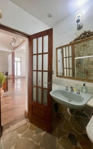 Casa à venda com 262m², 6 quartos e 2 vagas Casa à venda com 262m², 6 quartos e 2 vagasBanheiro social 4