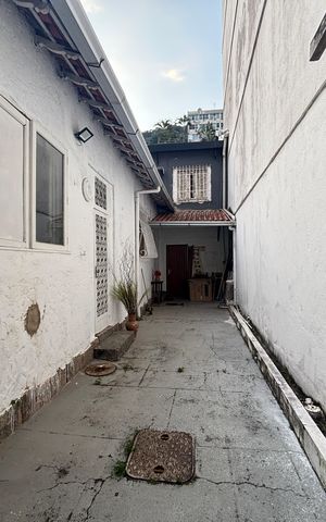 Casa à venda com 262m², 6 quartos e 2 vagas Casa à venda com 262m², 6 quartos e 2 vagasQuintal