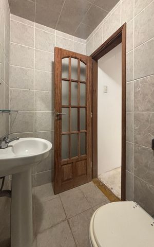 Casa à venda com 262m², 6 quartos e 2 vagas Casa à venda com 262m², 6 quartos e 2 vagasBanheiro social 2