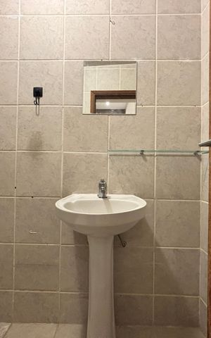 Casa à venda com 262m², 6 quartos e 2 vagas Casa à venda com 262m², 6 quartos e 2 vagasBanheiro social 2