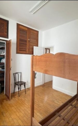 Casa à venda com 262m², 6 quartos e 2 vagas Casa à venda com 262m², 6 quartos e 2 vagasQuarto 2