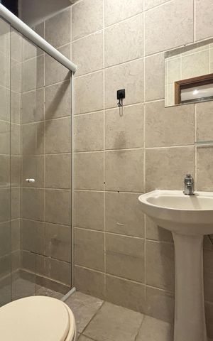 Casa à venda com 262m², 6 quartos e 2 vagas Casa à venda com 262m², 6 quartos e 2 vagasBanheiro social 2