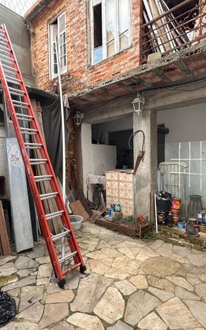 Casa à venda com 262m², 6 quartos e 2 vagas Casa à venda com 262m², 6 quartos e 2 vagasQuintal