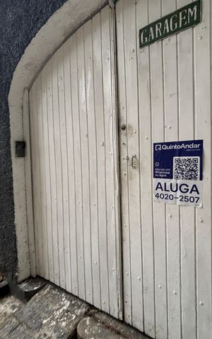 Casa à venda com 262m², 6 quartos e 2 vagas Casa à venda com 262m², 6 quartos e 2 vagasPlaca