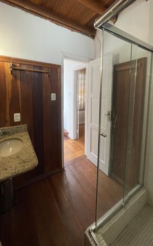 Casa à venda com 262m², 6 quartos e 2 vagas Casa à venda com 262m², 6 quartos e 2 vagasBanheiro social 1