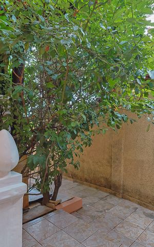 Casa à venda com 247m², 3 quartos e 3 vagas Casa à venda com 247m², 3 quartos e 3 vagasVaranda