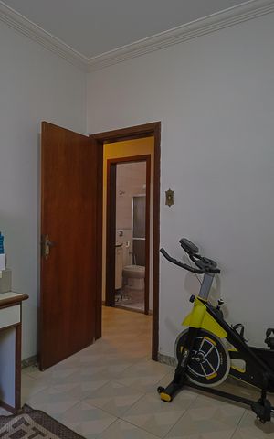 Casa à venda com 247m², 3 quartos e 3 vagas Casa à venda com 247m², 3 quartos e 3 vagasQuarto 1