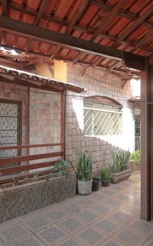 Casa à venda com 448m², 6 quartos e 2 vagasCasa 1 - Varanda