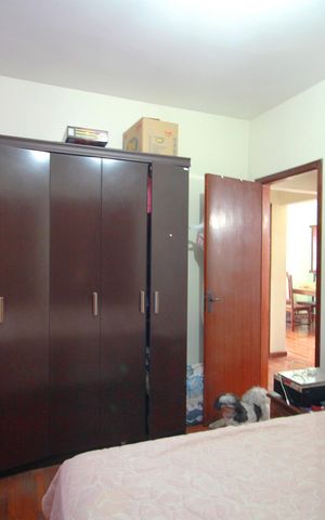 Casa à venda com 448m², 6 quartos e 2 vagasCasa 1 - Quarto 2