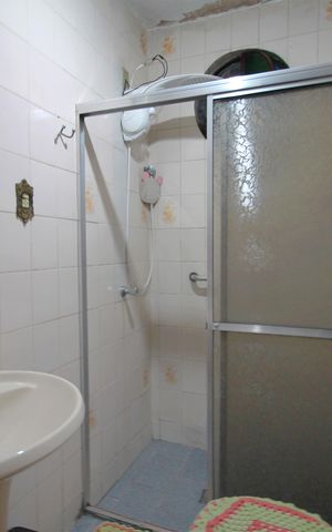Casa à venda com 448m², 6 quartos e 2 vagasCasa 2 - Banheiro de Serviço