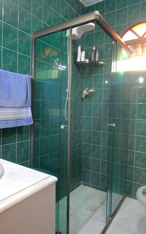 Casa à venda com 448m², 6 quartos e 2 vagasCasa 1 - Banheiro 2