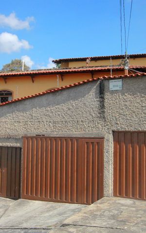 Casa à venda com 448m², 6 quartos e 2 vagasFachada