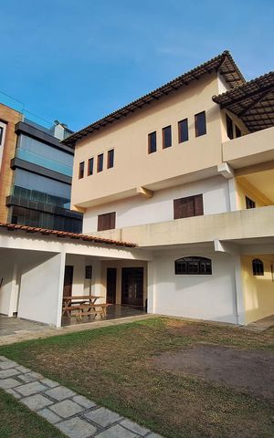 Casa à venda com 650m², 4 quartos e 10 vagas Casa à venda com 650m², 4 quartos e 10 vagasFachada