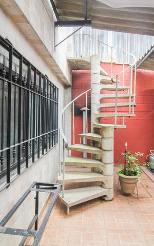 Casa à venda com 233m², 2 quartos e 10 vagas Casa à venda com 233m², 2 quartos e 10 vagasÁrea Gourmet - Churraqueira e Acesso ao Mezanino