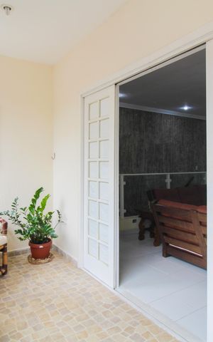 Casa à venda com 233m², 2 quartos e 10 vagas Casa à venda com 233m², 2 quartos e 10 vagasVaranda