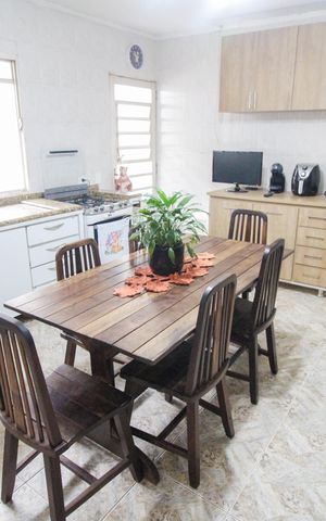 Casa à venda com 233m², 2 quartos e 10 vagas Casa à venda com 233m², 2 quartos e 10 vagasCozinha