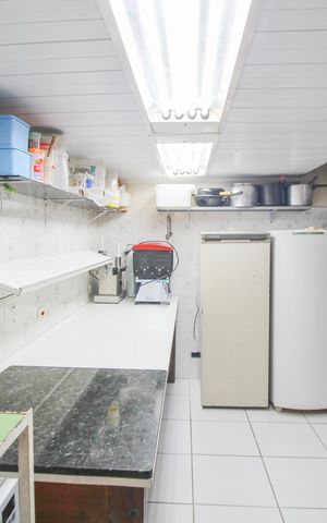 Casa à venda com 233m², 2 quartos e 10 vagas Casa à venda com 233m², 2 quartos e 10 vagasEdícula