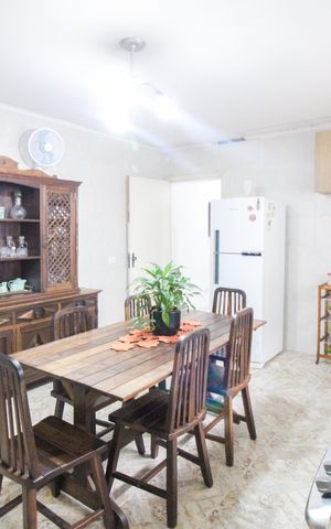 Casa à venda com 233m², 2 quartos e 10 vagas Casa à venda com 233m², 2 quartos e 10 vagasCozinha