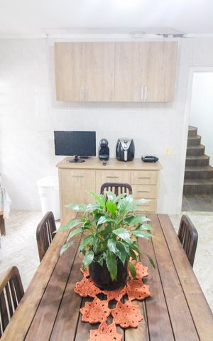 Casa à venda com 233m², 2 quartos e 10 vagas Casa à venda com 233m², 2 quartos e 10 vagasCozinha