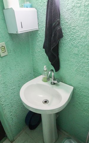 Casa à venda com 233m², 2 quartos e 10 vagas Casa à venda com 233m², 2 quartos e 10 vagasEdícula