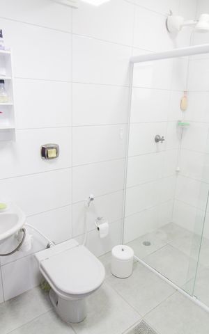Casa à venda com 233m², 2 quartos e 10 vagas Casa à venda com 233m², 2 quartos e 10 vagasBanheiro - Suite 2