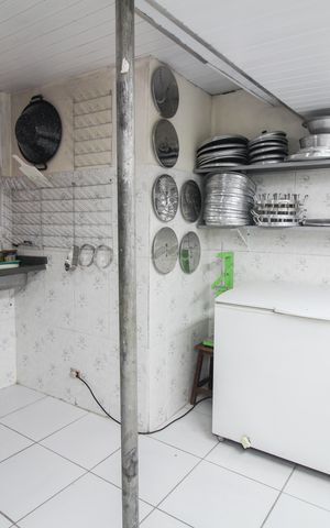 Casa à venda com 233m², 2 quartos e 10 vagas Casa à venda com 233m², 2 quartos e 10 vagasEdícula