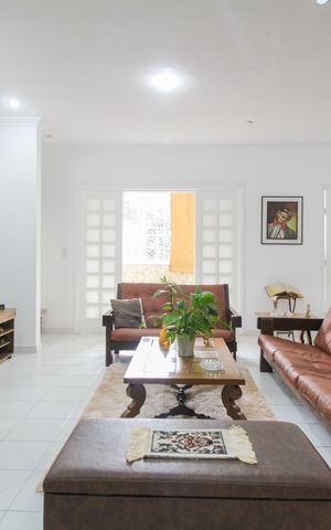 Casa à venda com 233m², 2 quartos e 10 vagas Casa à venda com 233m², 2 quartos e 10 vagasSala 1