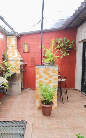 Casa à venda com 233m², 2 quartos e 10 vagas Casa à venda com 233m², 2 quartos e 10 vagasÁrea Gourmet - Churraqueira e Acesso ao Mezanino