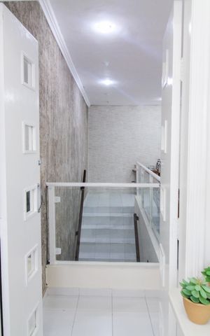 Casa à venda com 233m², 2 quartos e 10 vagas Casa à venda com 233m², 2 quartos e 10 vagasLavabo